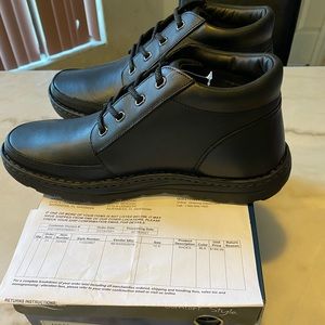 Drew shoes brand new
